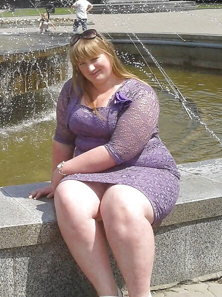 BBW Girl at the Fountain - NSFW, Fullness, Women, Hips