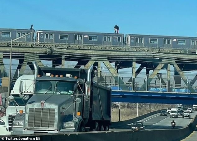 Two men had sex on the roof of a moving train in New York - NSFW, Metro, Sex, Naked, Men, USA, Longpost