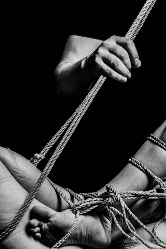 Шибари 3 - NSFW, Моё, Эротика, Shibari, Черно-белое фото, Без лица